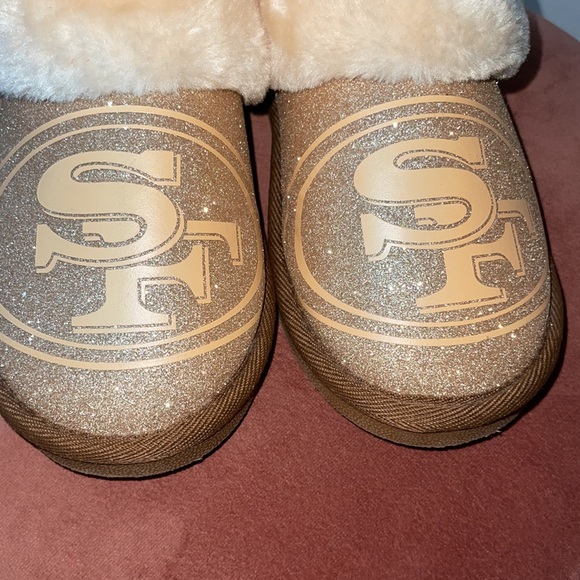 SF 49er's slippers - Picture 3 of 4